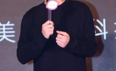 女星互撕娱乐圈吃瓜,女星互撕大战,吃瓜群众围观